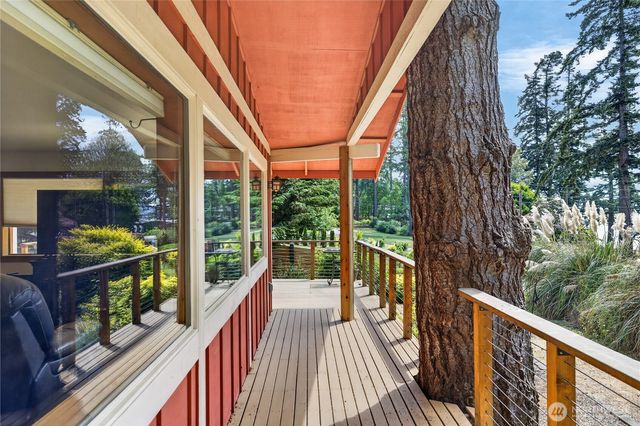 17261 Golden View Avenue, La Conner, WA 98257