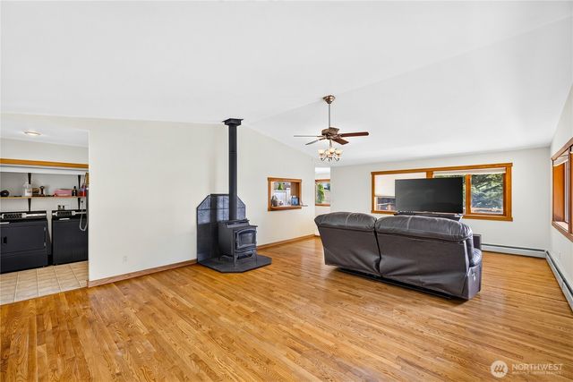 17261 Golden View Avenue, La Conner, WA 98257
