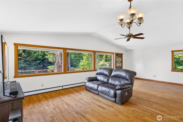 17261 Golden View Avenue, La Conner, WA 98257