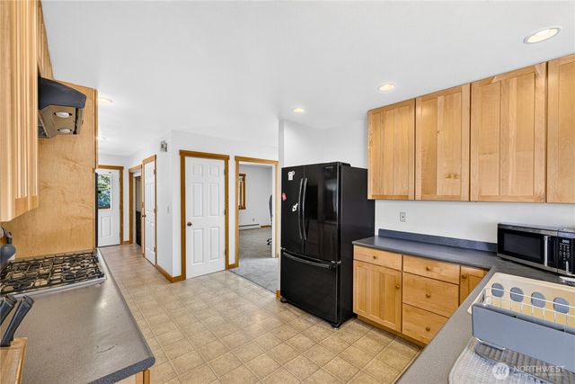 17261 Golden View Avenue, La Conner, WA 98257