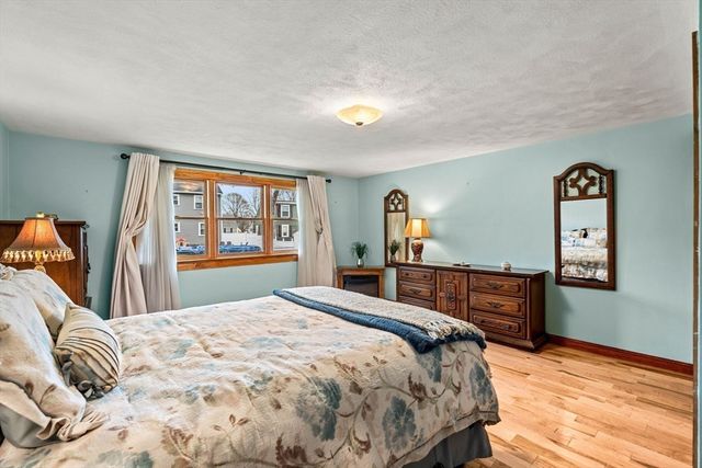 11 Arnold Road, Peabody, MA 01960