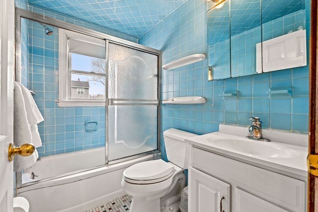 11 Arnold Road, Peabody, MA 01960