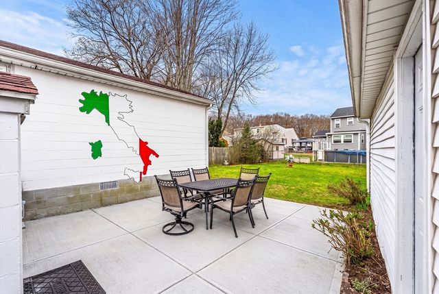 11 Arnold Road, Peabody, MA 01960