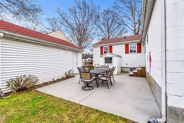 11 Arnold Road, Peabody, MA 01960