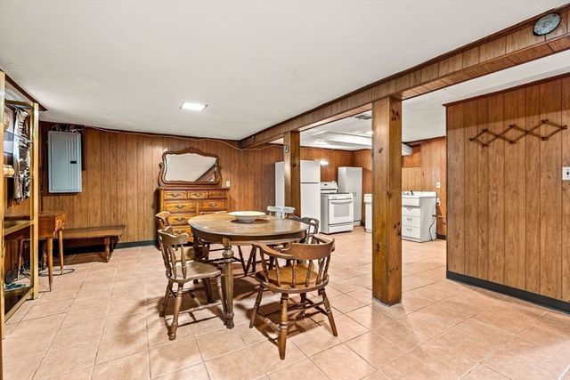 11 Arnold Road, Peabody, MA 01960