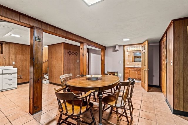 11 Arnold Road, Peabody, MA 01960