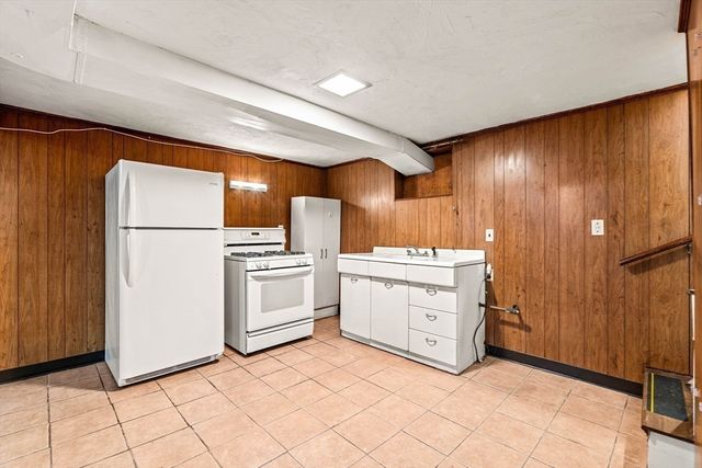 11 Arnold Road, Peabody, MA 01960