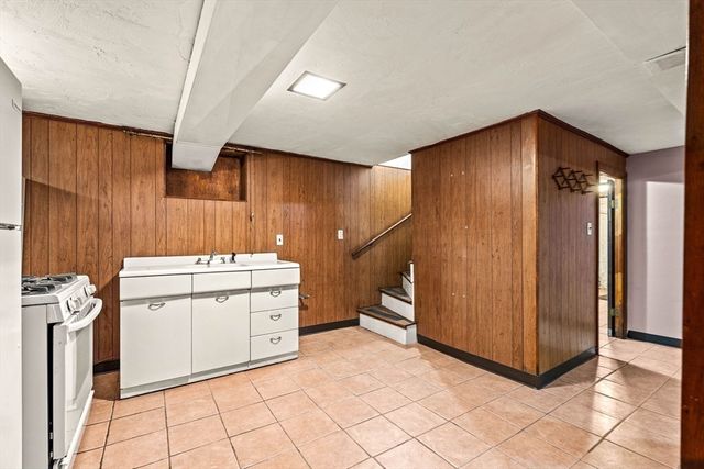 11 Arnold Road, Peabody, MA 01960