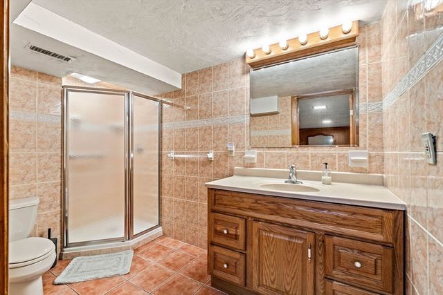 11 Arnold Road, Peabody, MA 01960