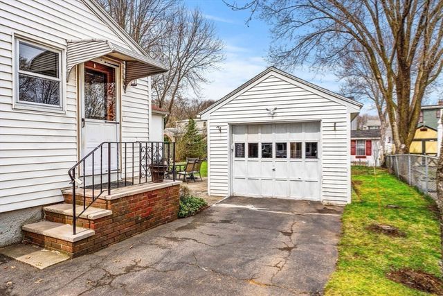 11 Arnold Road, Peabody, MA 01960