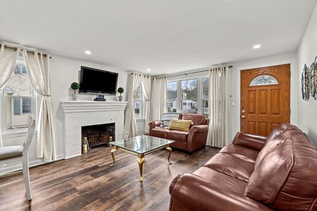 11 Arnold Road, Peabody, MA 01960