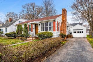 11 Arnold Road, Peabody, MA 01960