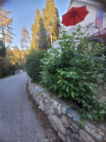 447 Valley Road, Crestline, CA 92325
