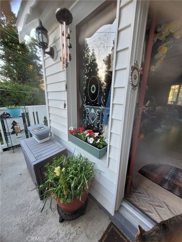 447 Valley Road, Crestline, CA 92325