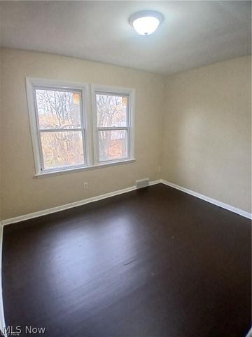 21 Zents Avenue, Youngstown, OH 44505