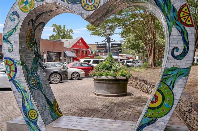 325 Plantation Way, Roswell, GA 30075