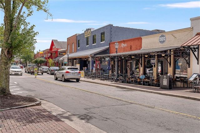 325 Plantation Way, Roswell, GA 30075