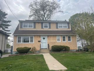 1425 Tadmor Street, Hempstead, NY 11566