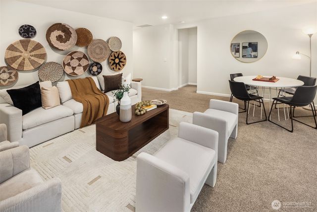 1485 24th Avenue NE, Issaquah, WA 98029