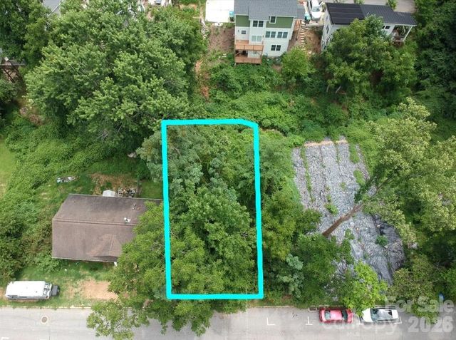 99999 Fairfax Avenue, Asheville, NC 28806