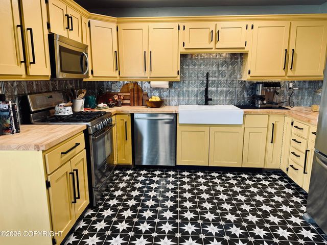 6235 N Wolverine Road, Palmer, AK 99645