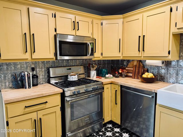 6235 N Wolverine Road, Palmer, AK 99645