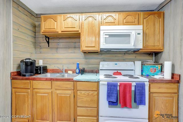 6235 N Wolverine Road, Palmer, AK 99645