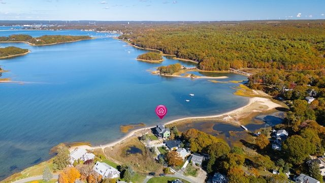 14 Navajo Rd, Bourne, MA 02559