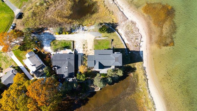 14 Navajo Rd, Bourne, MA 02559