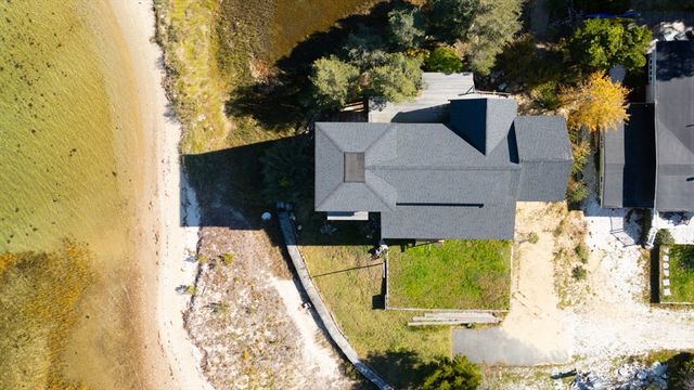 14 Navajo Rd, Bourne, MA 02559