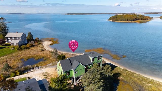 14 Navajo Rd, Bourne, MA 02559