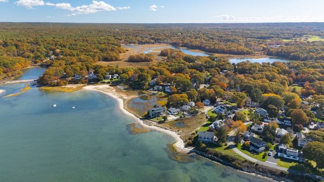 14 Navajo Rd, Bourne, MA 02559