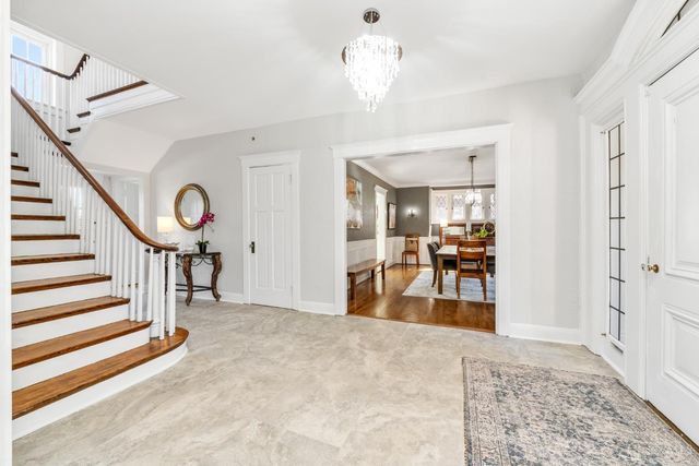 718 Clinton Springs Avenue, Cincinnati, OH 45229