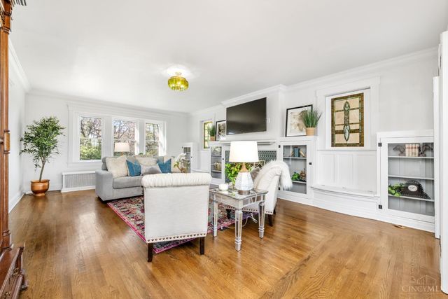 718 Clinton Springs Avenue, Cincinnati, OH 45229