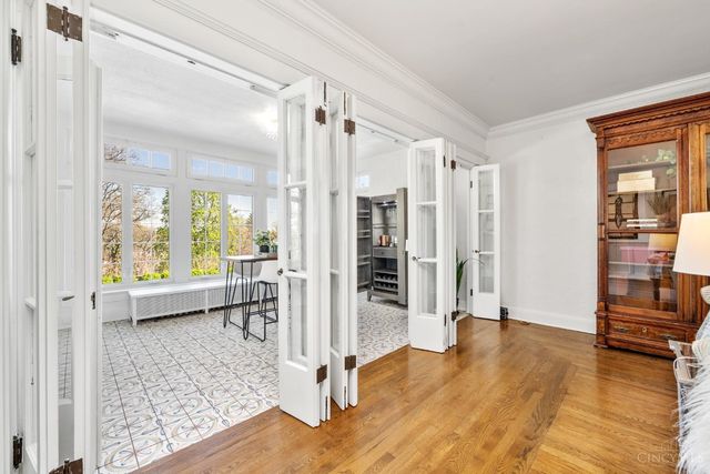 718 Clinton Springs Avenue, Cincinnati, OH 45229