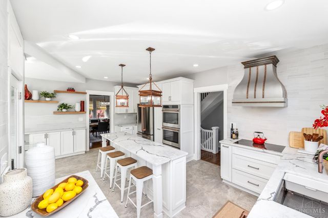 718 Clinton Springs Avenue, Cincinnati, OH 45229