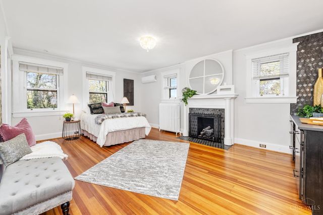 718 Clinton Springs Avenue, Cincinnati, OH 45229
