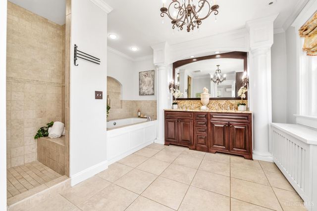 718 Clinton Springs Avenue, Cincinnati, OH 45229