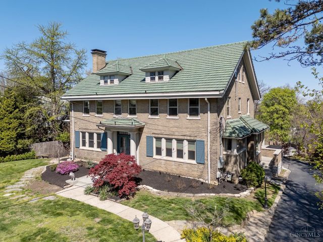 718 Clinton Springs Avenue, Cincinnati, OH 45229