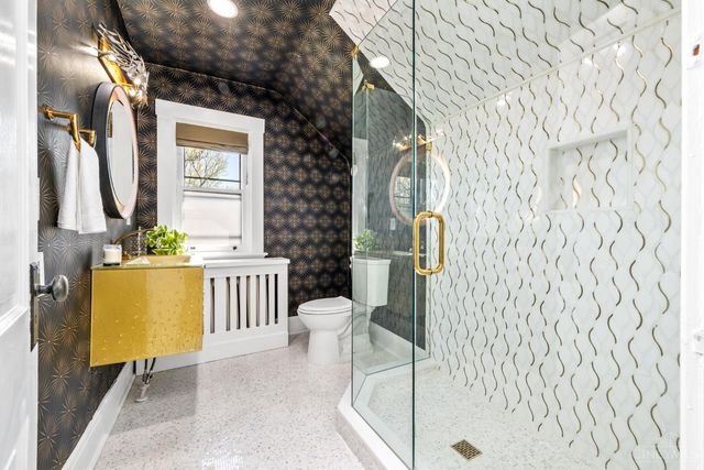 718 Clinton Springs Avenue, Cincinnati, OH 45229