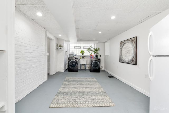 718 Clinton Springs Avenue, Cincinnati, OH 45229