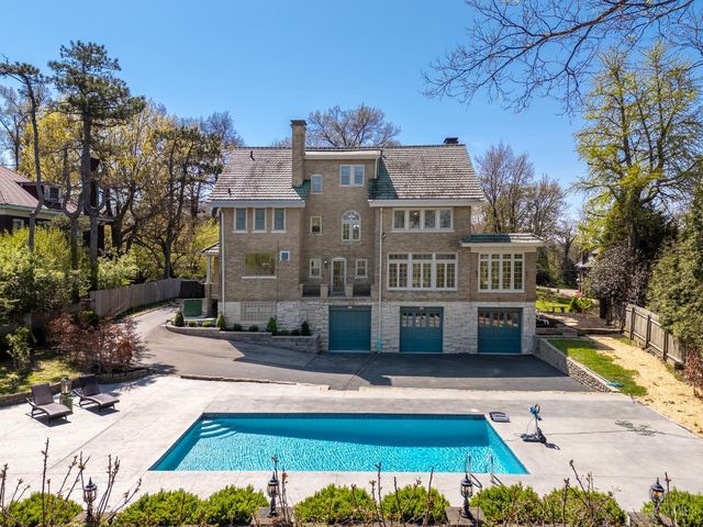 718 Clinton Springs Avenue, Cincinnati, OH 45229
