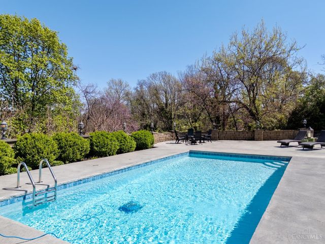 718 Clinton Springs Avenue, Cincinnati, OH 45229