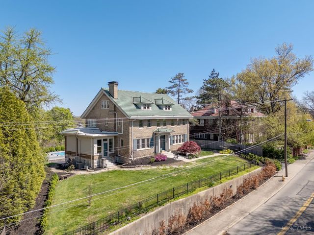 718 Clinton Springs Avenue, Cincinnati, OH 45229