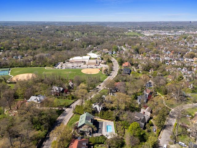 718 Clinton Springs Avenue, Cincinnati, OH 45229