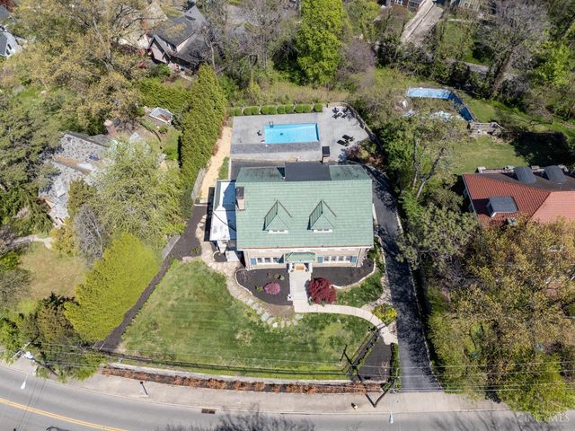 718 Clinton Springs Avenue, Cincinnati, OH 45229