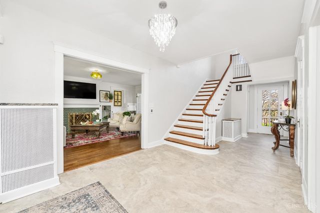 718 Clinton Springs Avenue, Cincinnati, OH 45229