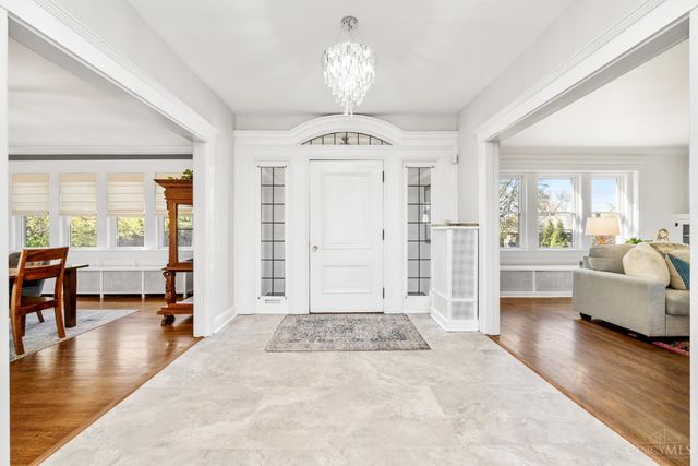 718 Clinton Springs Avenue, Cincinnati, OH 45229