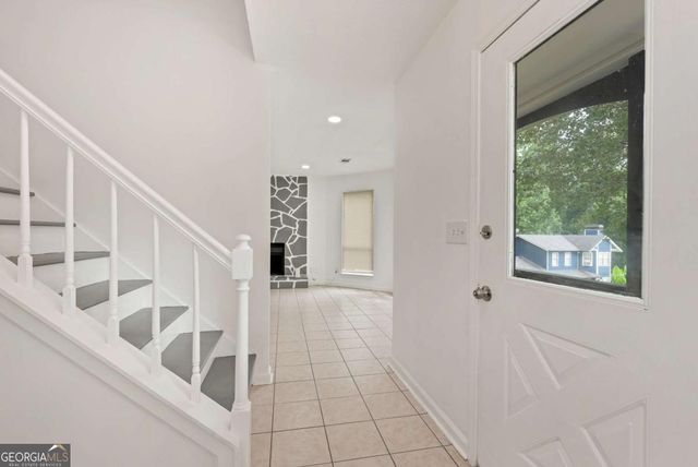 556 Sunfield Drive NW, Lilburn, GA 30047
