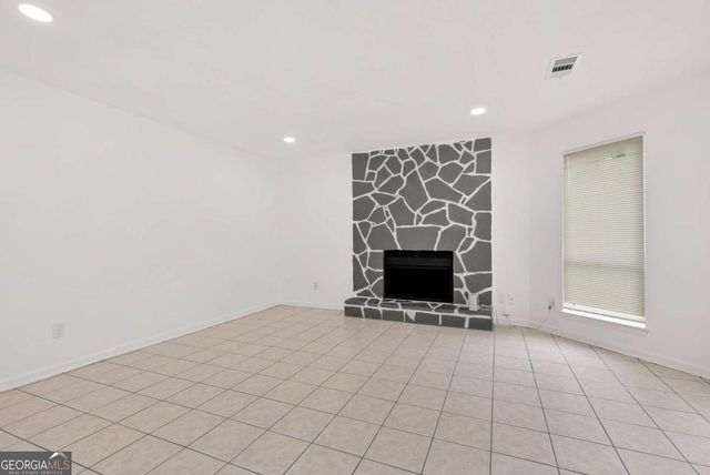 556 Sunfield Drive NW, Lilburn, GA 30047